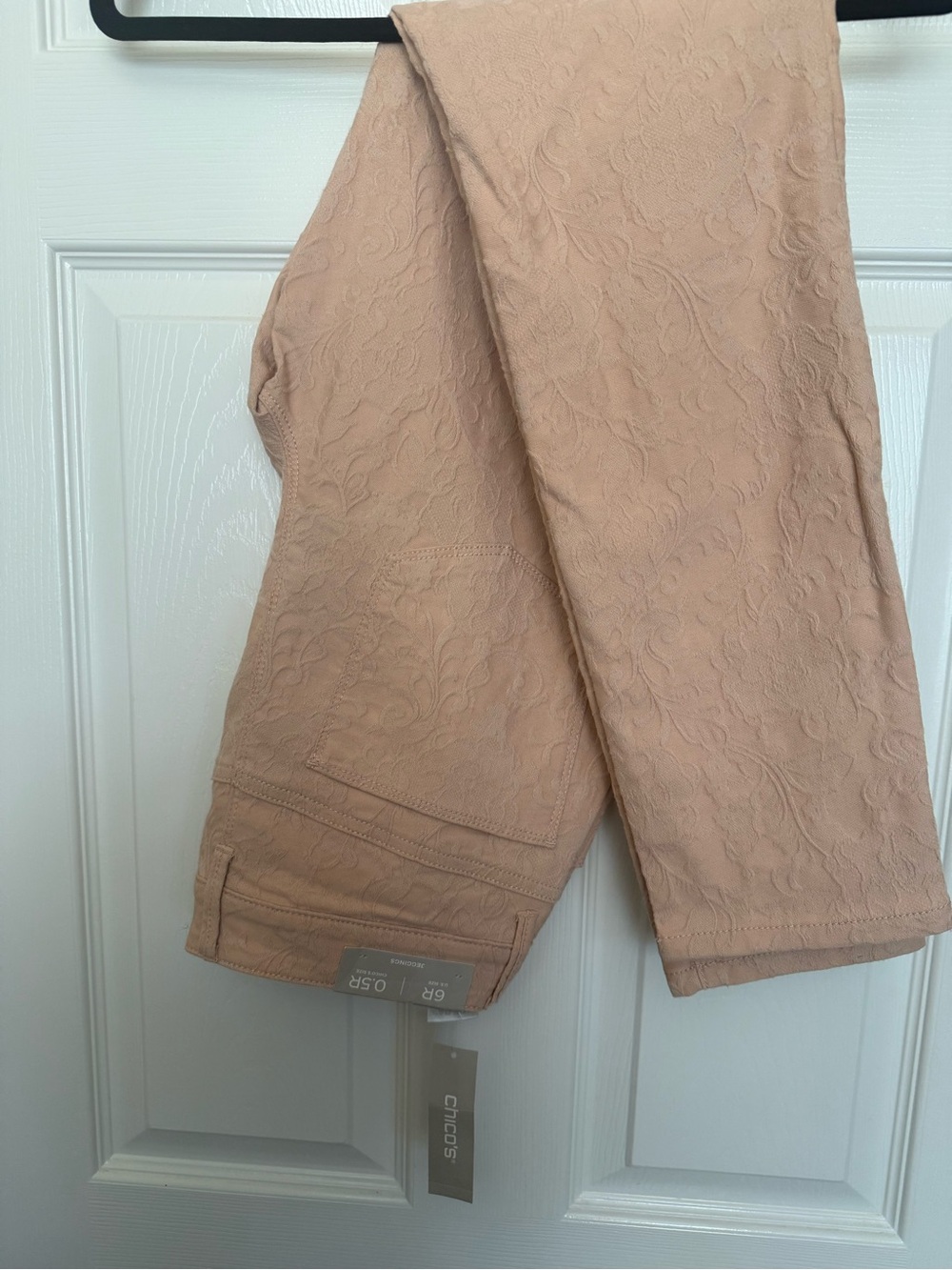 Chico's Denim Peach Floral Jacquard Jeggings in Paris Pink
